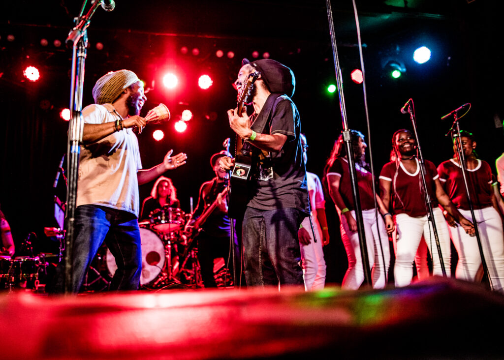 Aaron Nigel Smith proforms with Ziggy Marley.